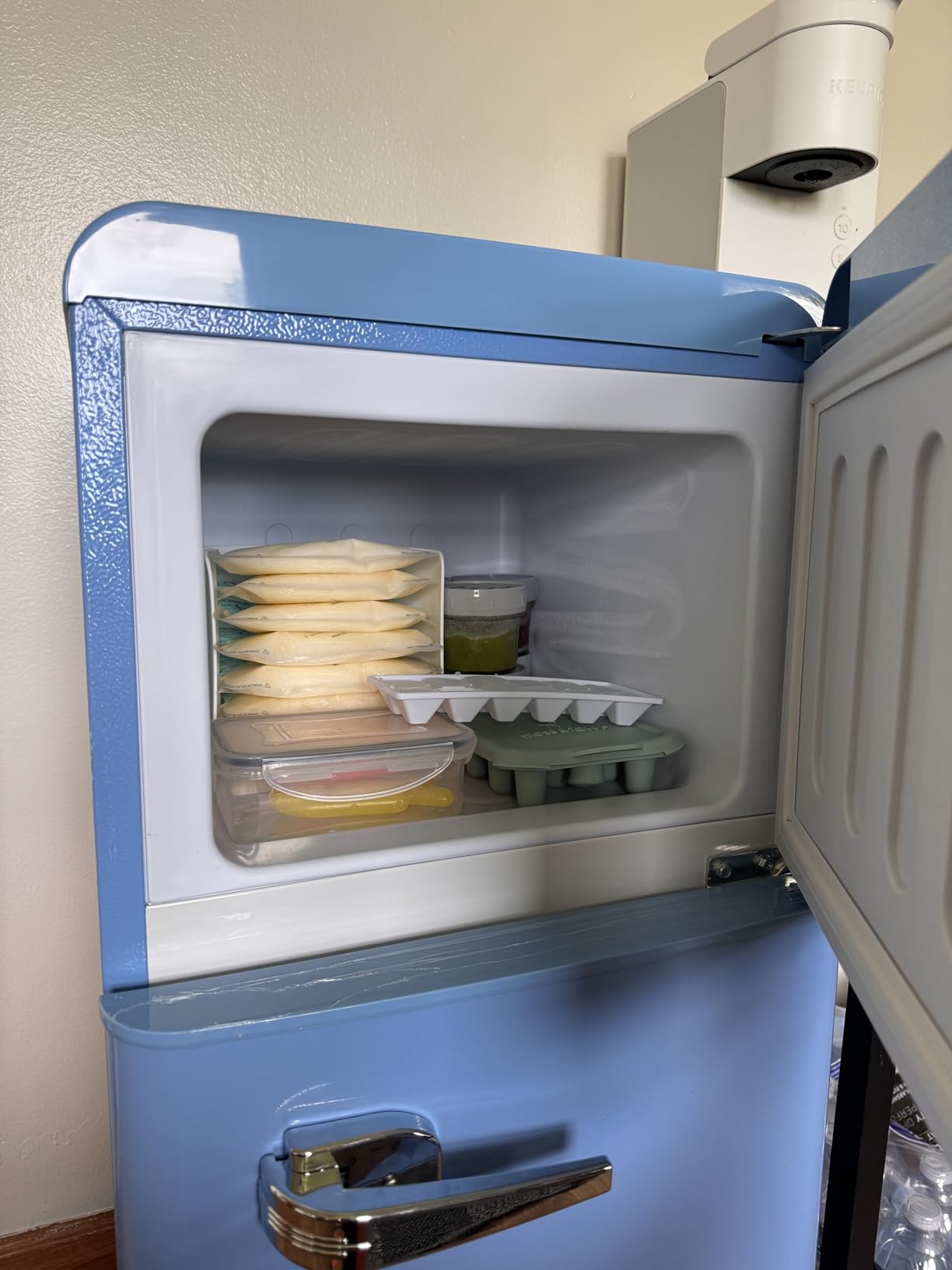 Anukis customer photo — freezer compartment with frozen goods